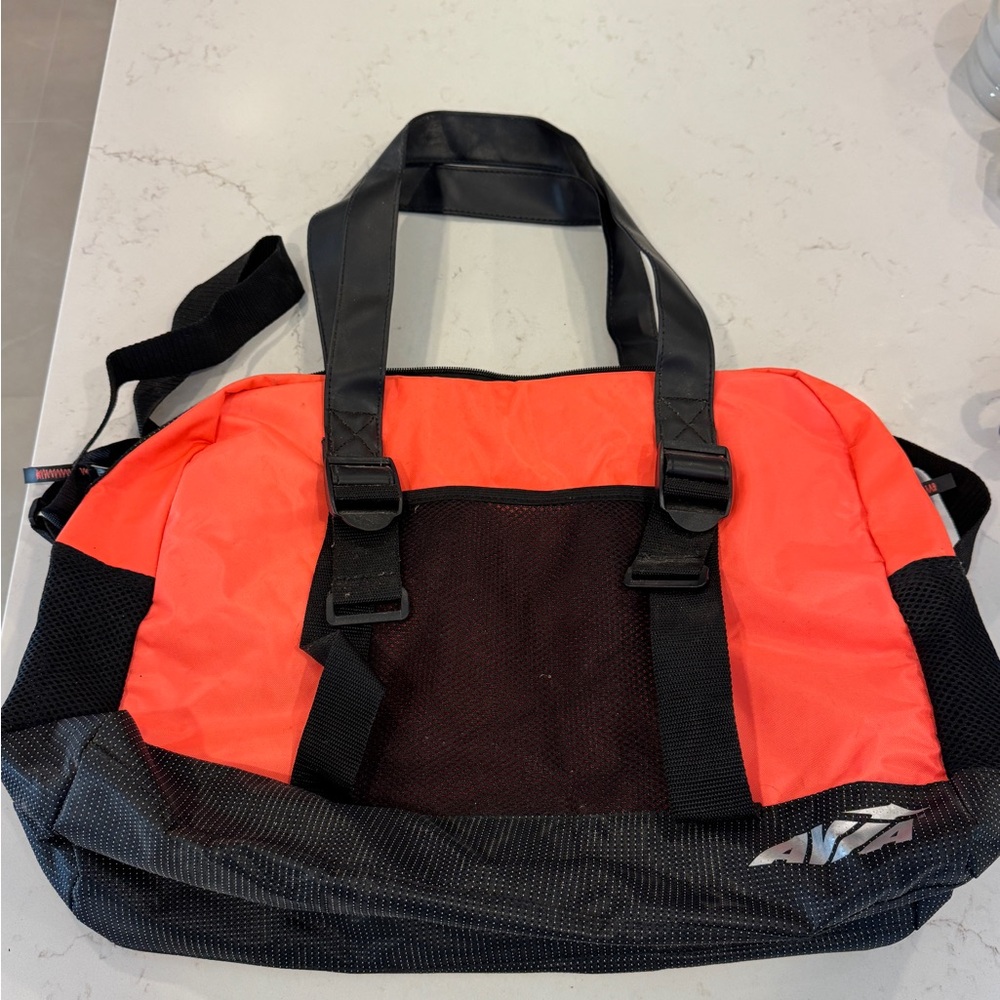 Avia Dufflebag with yoga mat holder